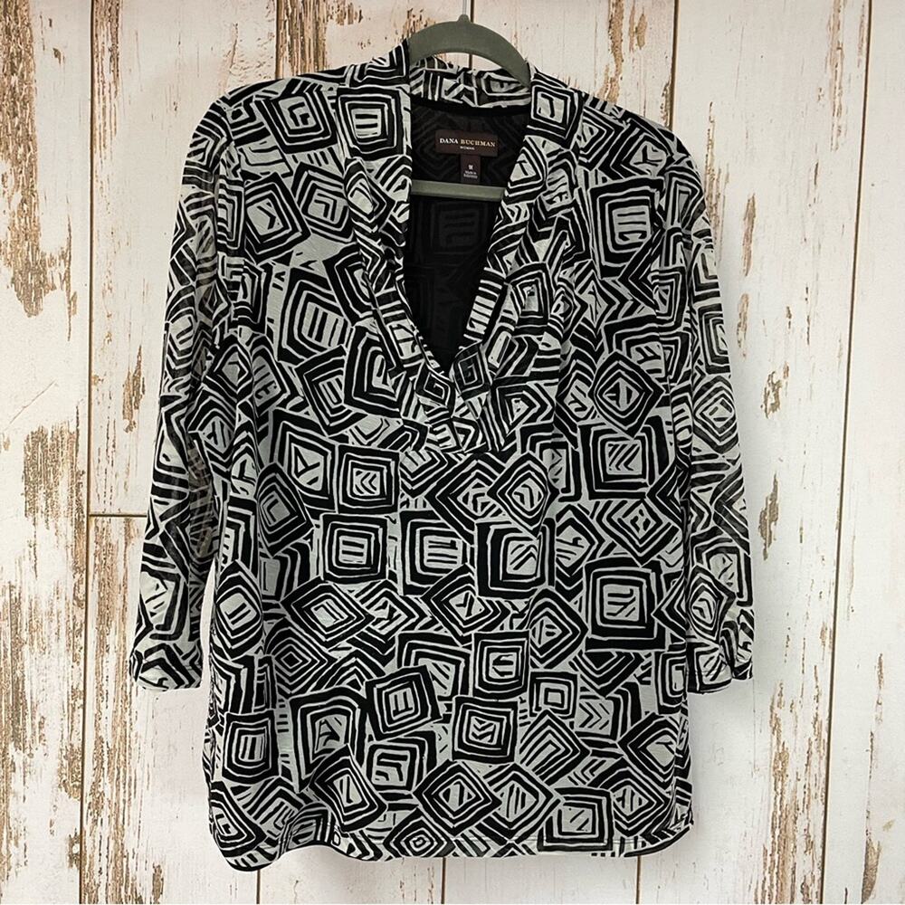 Dana Buchman Woman, Sheer Sleeve Blouse. Size1X. Excellent condition!